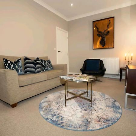 Stones Throw Apartment Scarborough Exterior photo