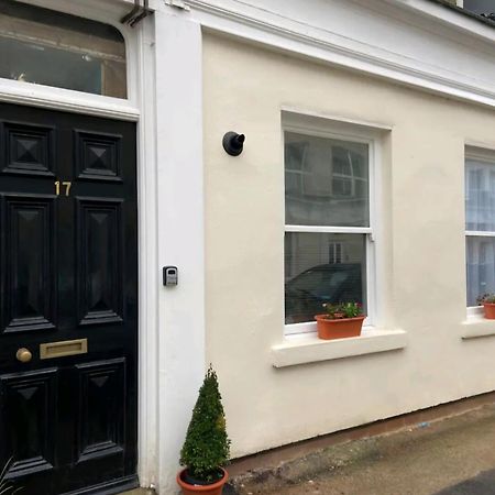 Stones Throw Apartment Scarborough Exterior photo